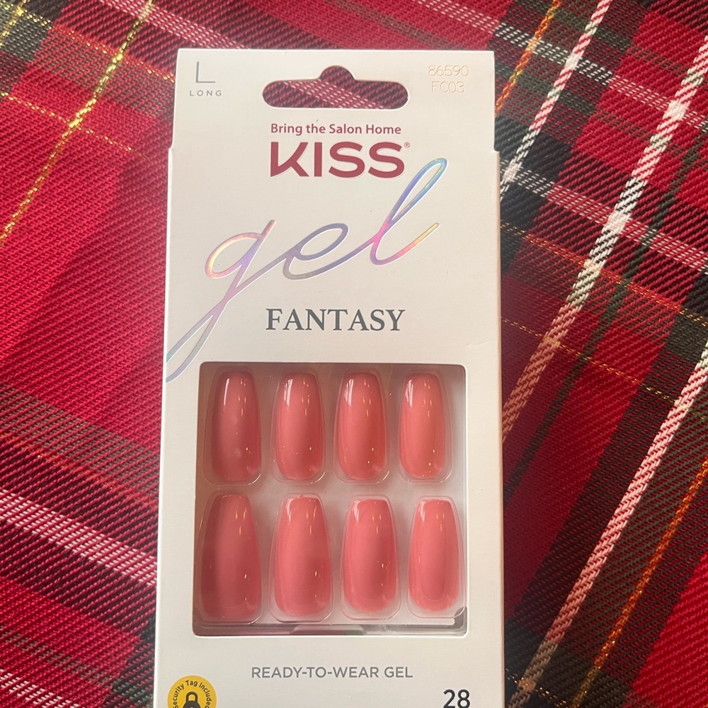 KISS Gel Fantasy Nails in Coral